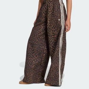 ✨Host pick✨adidas Women’s Leopard Firebird Oversize TRACK TrackSuit Bottoms
